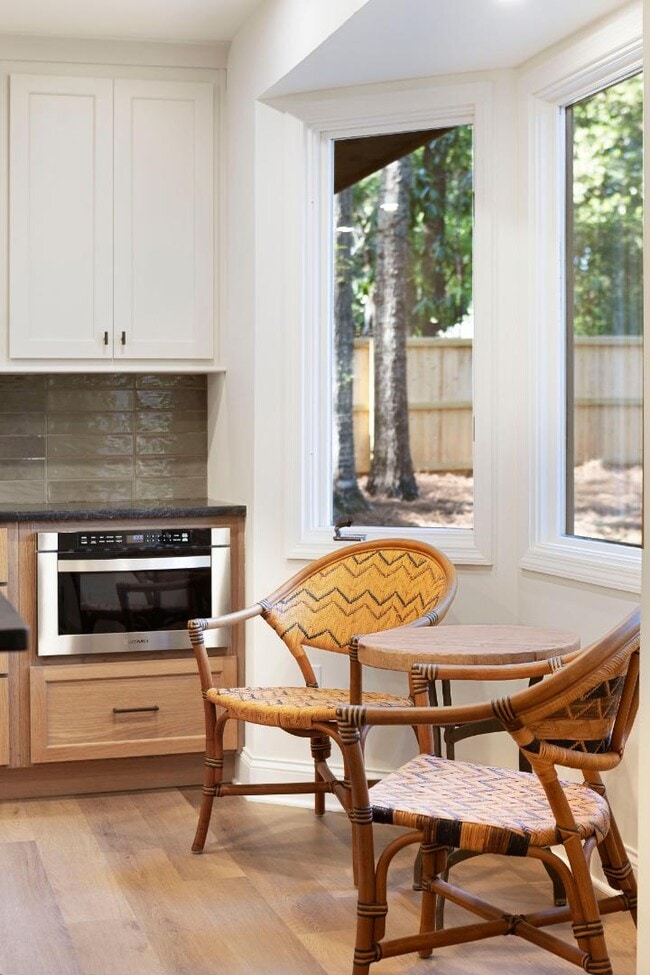 Building Photo - 550 N College St