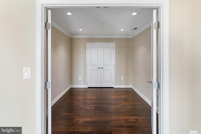 Building Photo - 155 Potomac Passage