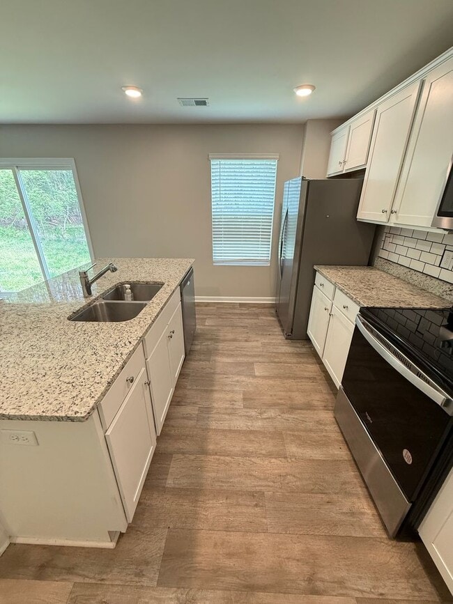 Building Photo - Rivergate