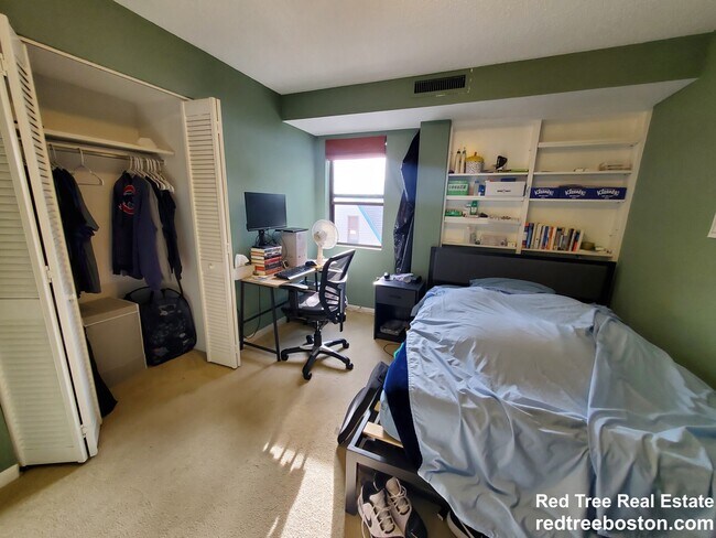 Building Photo - 23 Elm St