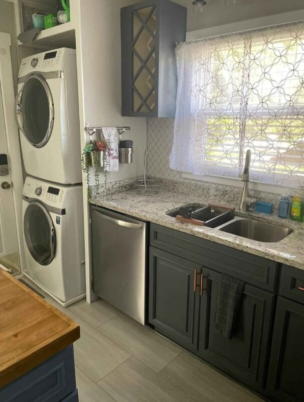 Building Photo - 1042 Interurban Ave