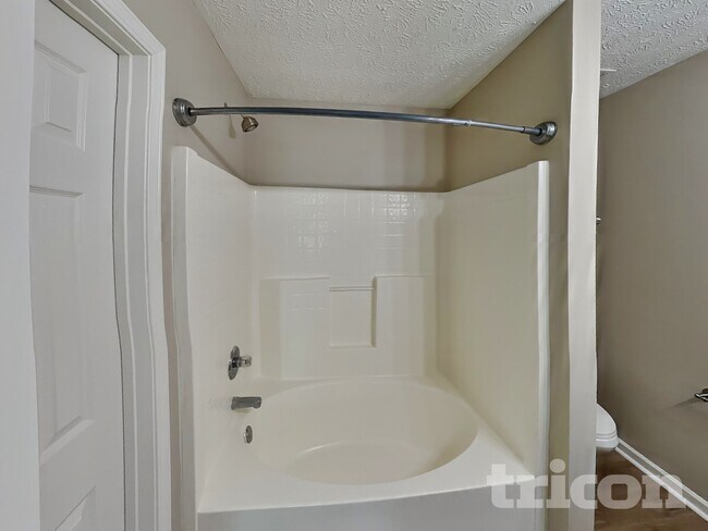 Building Photo - 4028 Deer Run Trce