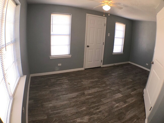 Building Photo - West El Paso 2 bed Refrig A/C duplex