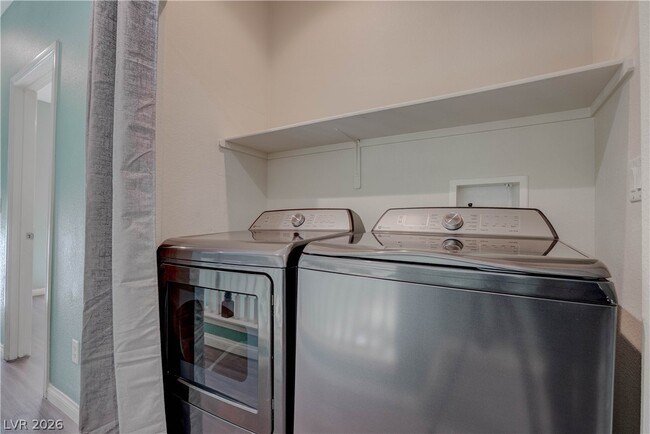 Building Photo - 5999 Quiet Glow Ave