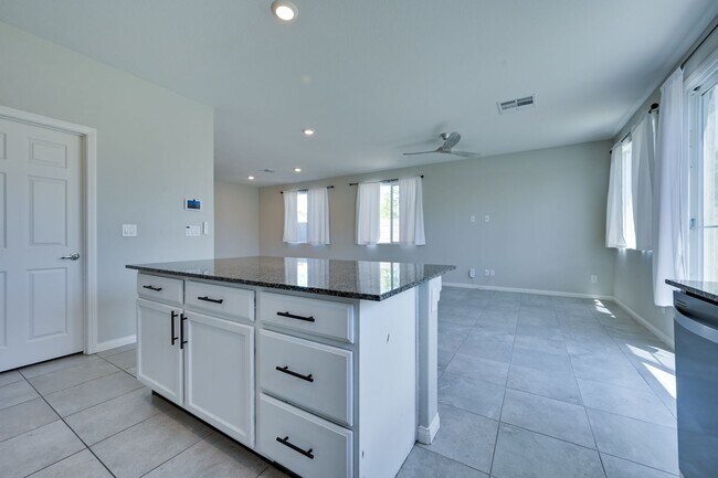 Building Photo - NW!! Solar!!  Gated!!  Bed and bath downst...