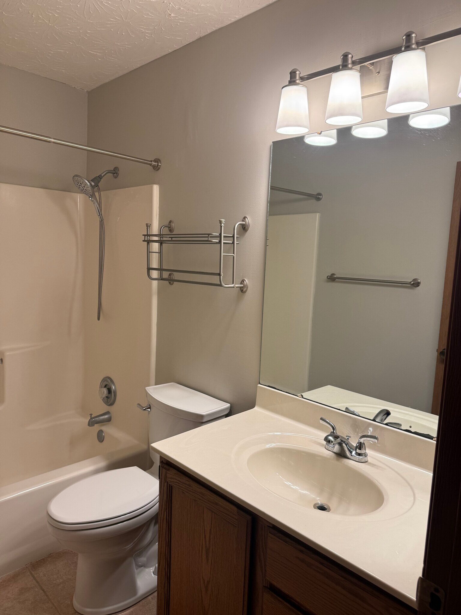 Building Photo - 2443 Wrens Dr S