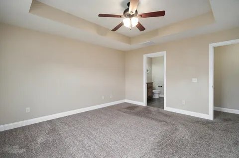 Building Photo - 4662 Oneida Dr