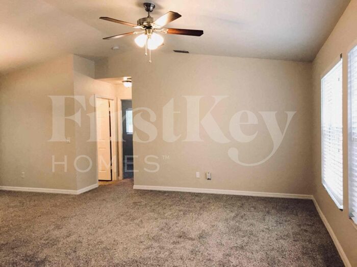 Building Photo - 3240 Alesio Ave