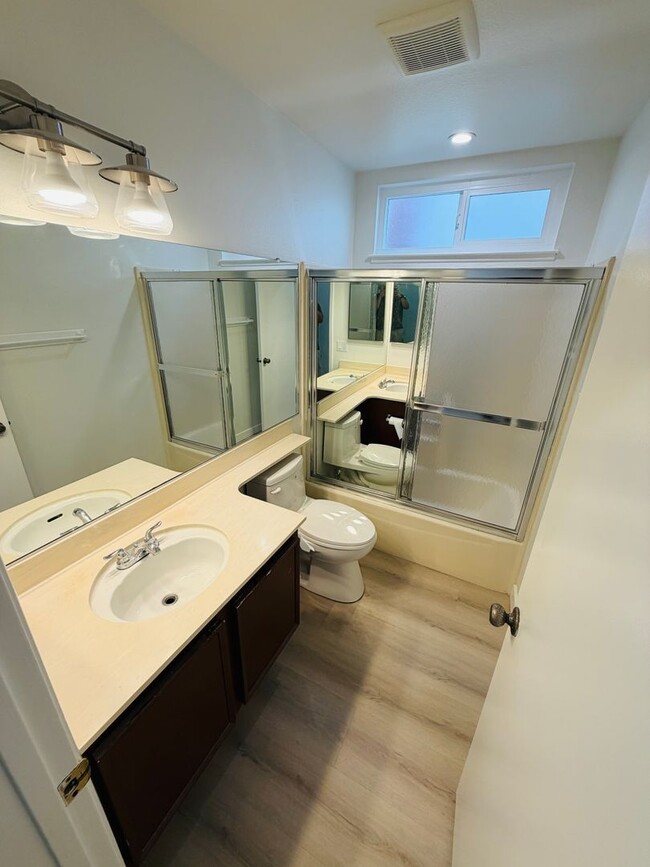 Building Photo - Stylish Single-Story Living in Coveted South Coast Metro