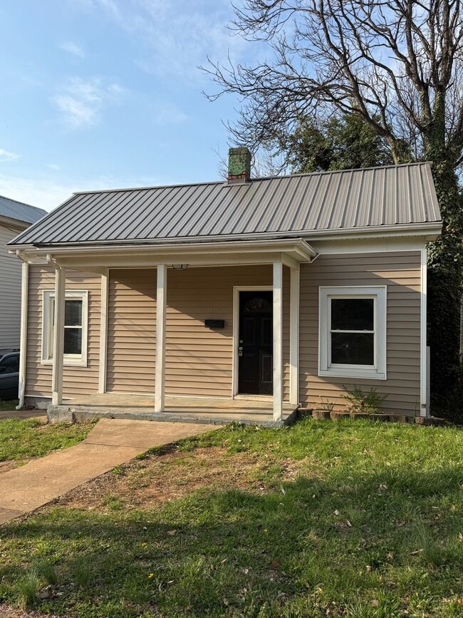 Building Photo - Newly Updated 2BR/1BA Home – Great Location & Move-In Ready!