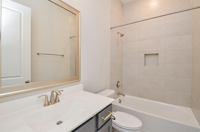 Building Photo - 13807 San Pasqual Pointe Dr