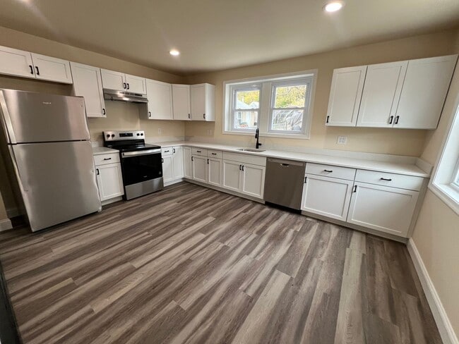 Building Photo - 955 E Main St