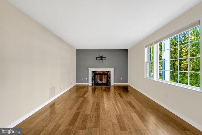 Building Photo - 6805 Reynard Dr