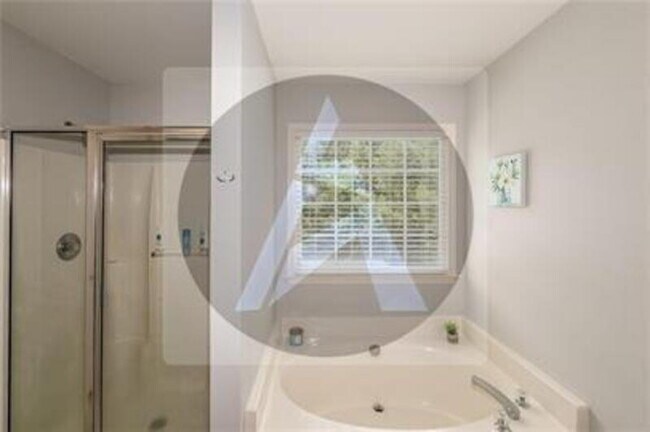 Building Photo - 513 Millside Tr