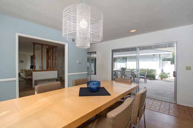 Building Photo - STUNNING & RARE 3BD/2.5BA LA JOLLA HOME WITH A POOL! $7,995/mo