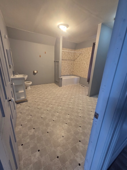 Building Photo - 332 De Soto St