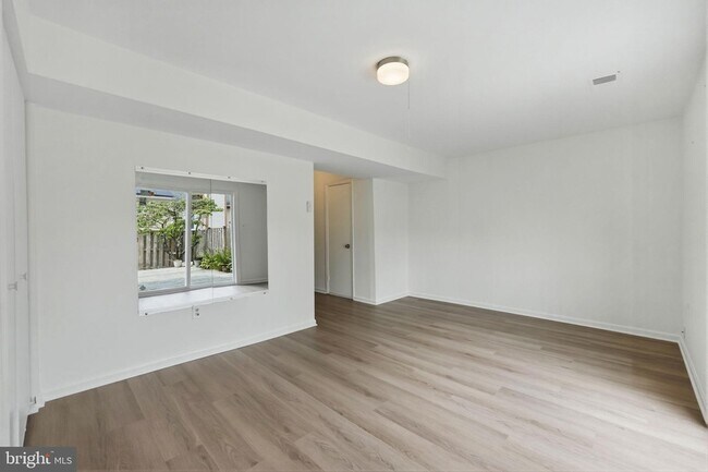 Building Photo - 2846 Schoolhouse Cir