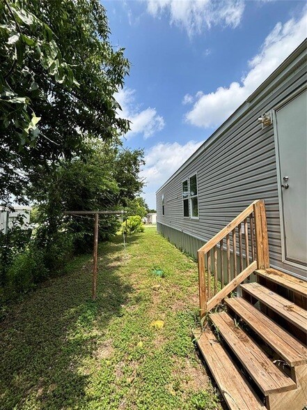 Building Photo - 3616 12 W Nugent Ave