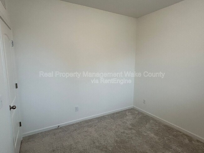 Building Photo - 403 St Clair Dr