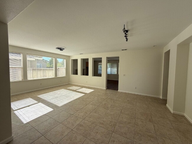 Building Photo - Stunning Spacious Single Story Home You Should Want to Call Home!