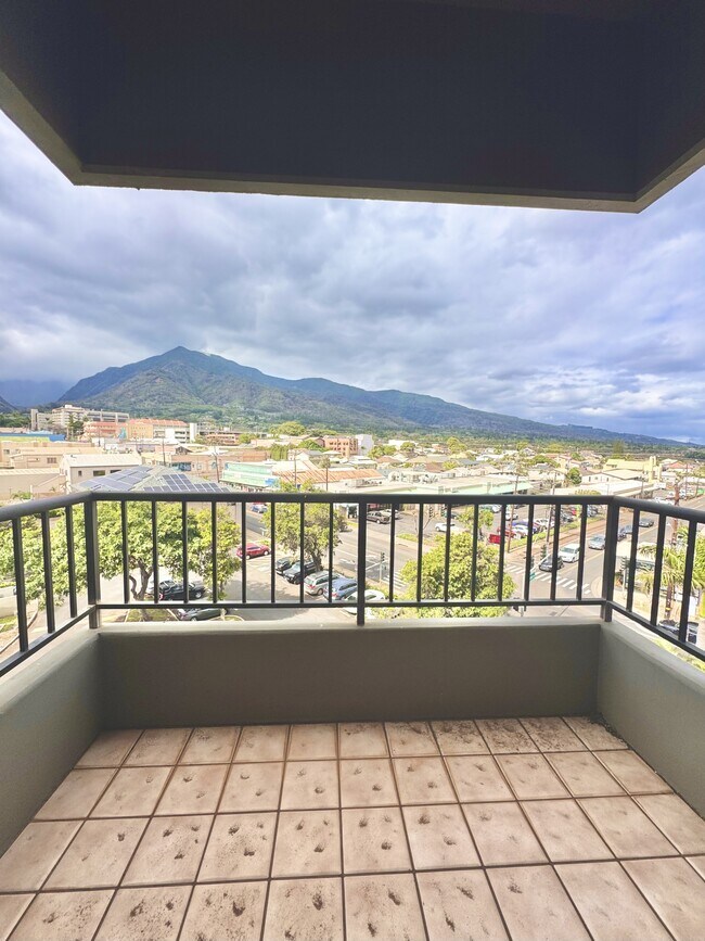 Building Photo - 1885 Main St