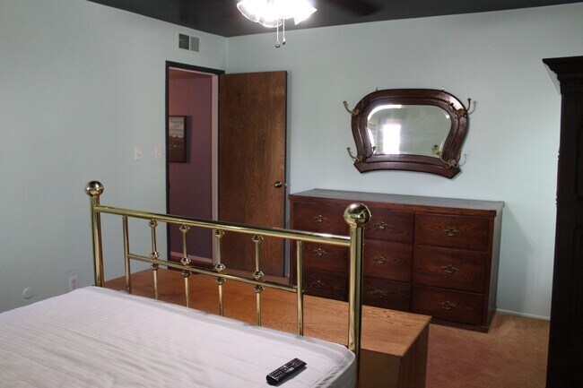 Building Photo - Unique Bakersfield Home for Rent Bakersfiled Country Club