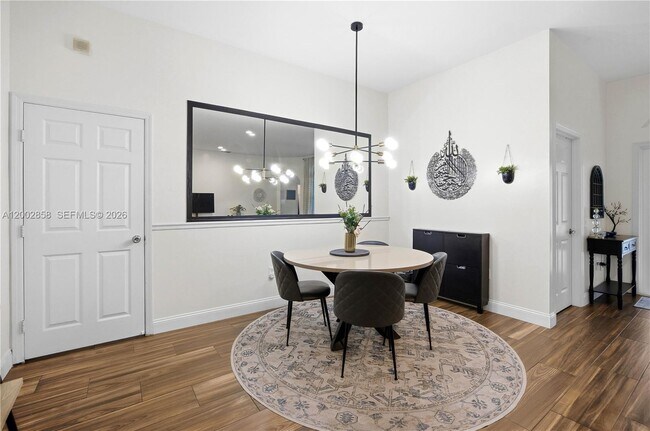 Building Photo - 2615 SE 5th Ct