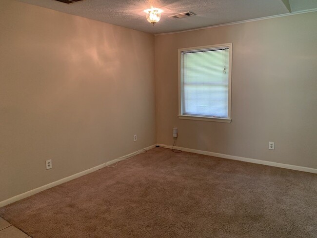 Building Photo - 618 Overbluff St