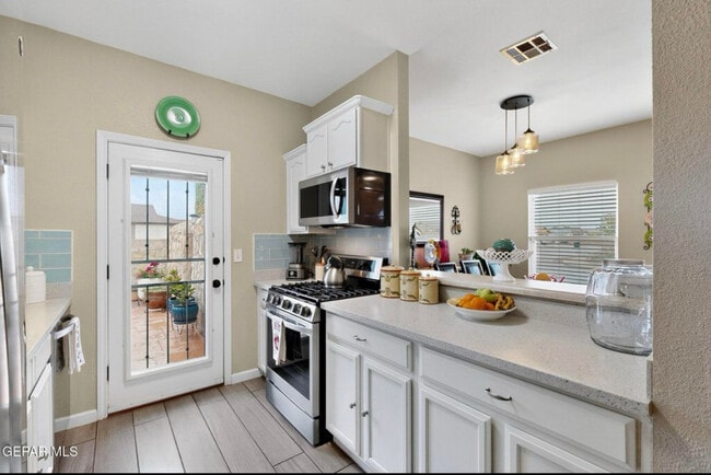 Building Photo - 14269 Escalera Dr