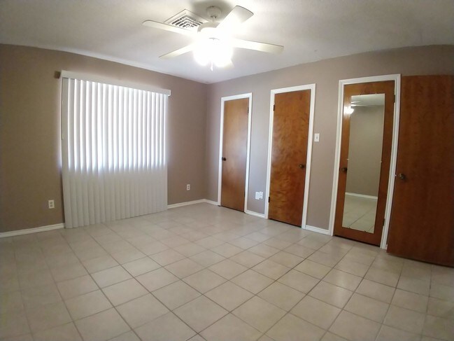 Building Photo - 3620 Gumwood Ave