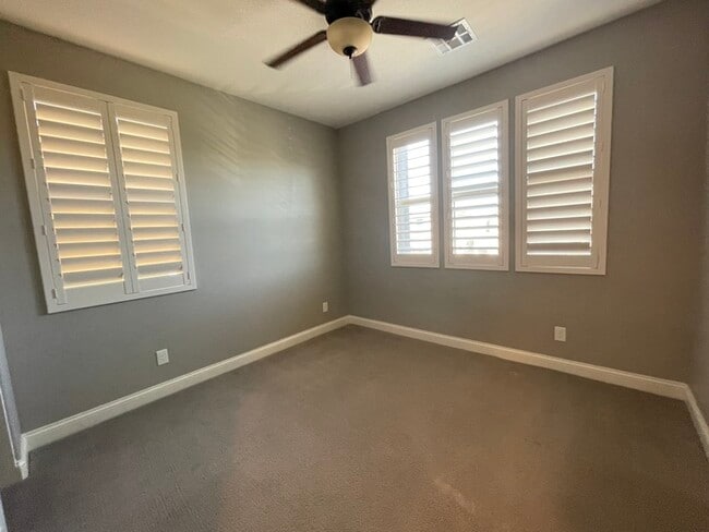 Building Photo - Carry Over Showing: This property has been...
