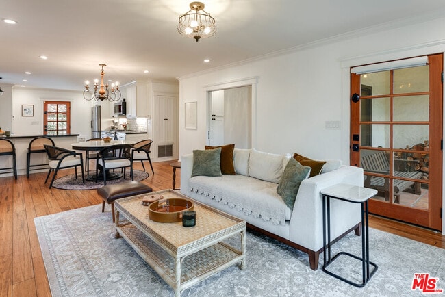 Building Photo - 1462 Mentone Ave