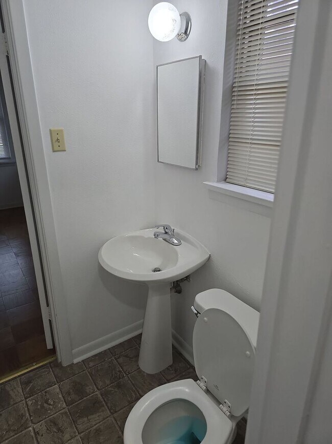 Building Photo - Refurbished - 3 bdrm 1.5 bath