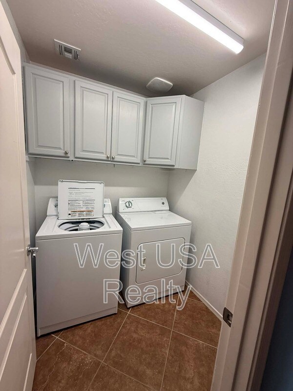 Building Photo - 730 E Press Rd