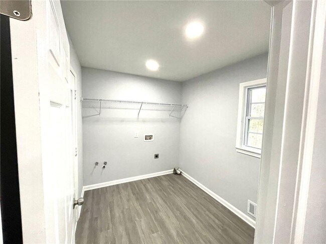 Laundry Room - 1695 Buford Dr