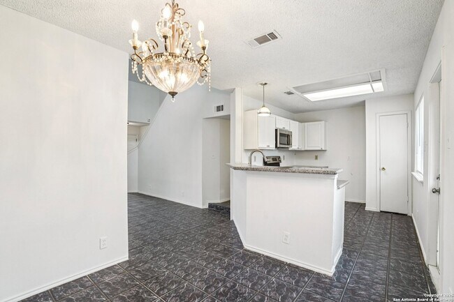 Building Photo - 6222 Candleview Ct