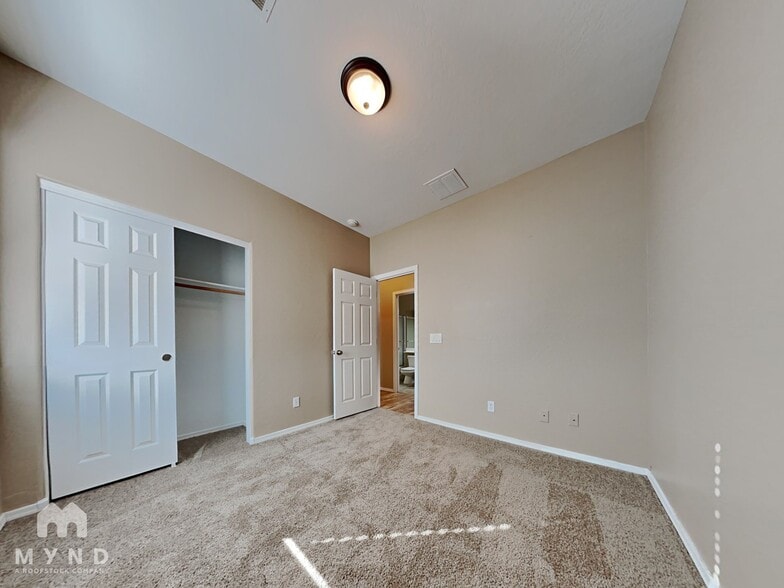 Building Photo - 4532 E Harrison St