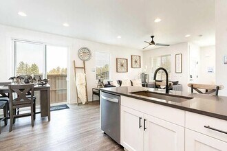 Building Photo - Eastside townhome in the desirable Petrosa neighborhood