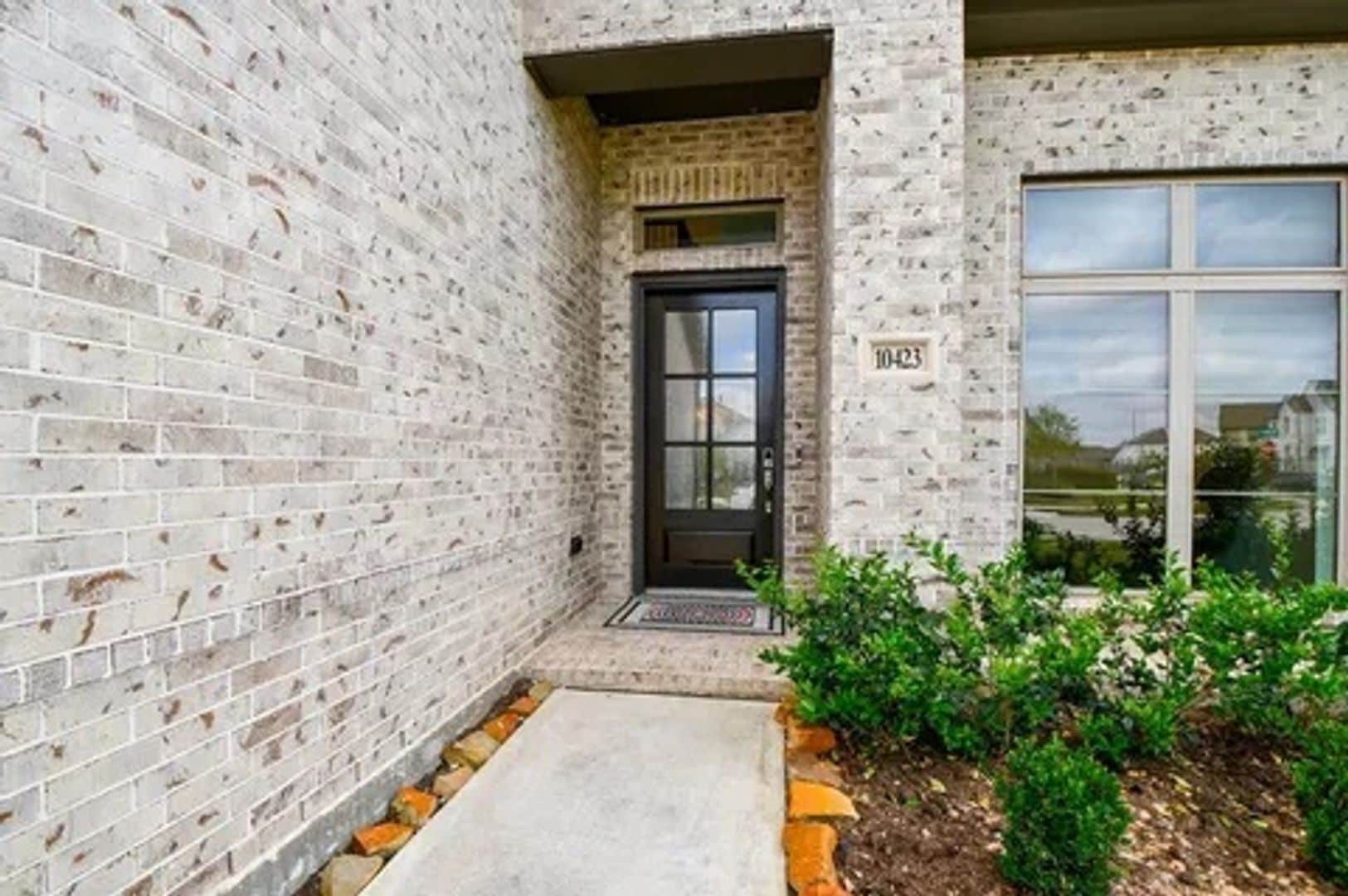 Building Photo - 10423 Mira Ter Trl