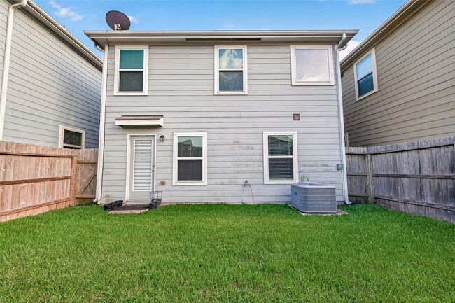 Building Photo - 8932 Hollister Commons Ln