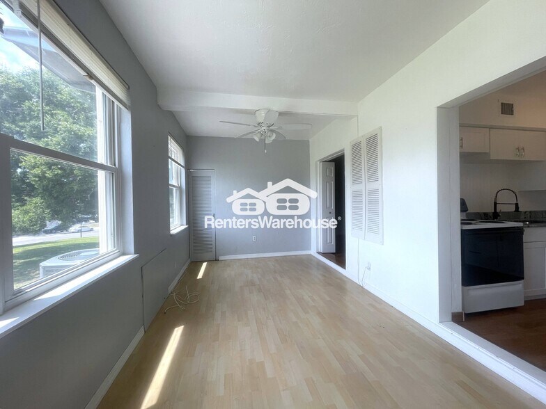 Building Photo - 2433 Brazilia Dr