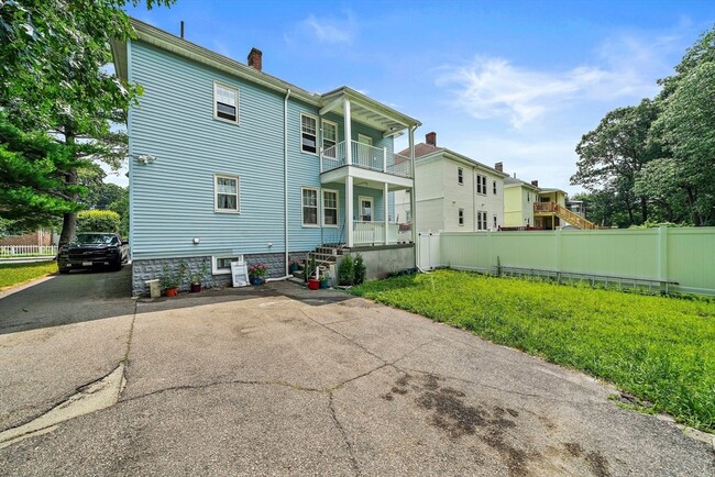 Building Photo - 62 Favre St
