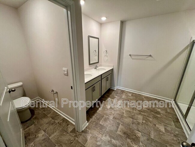 Building Photo - 534 Evaleigh St