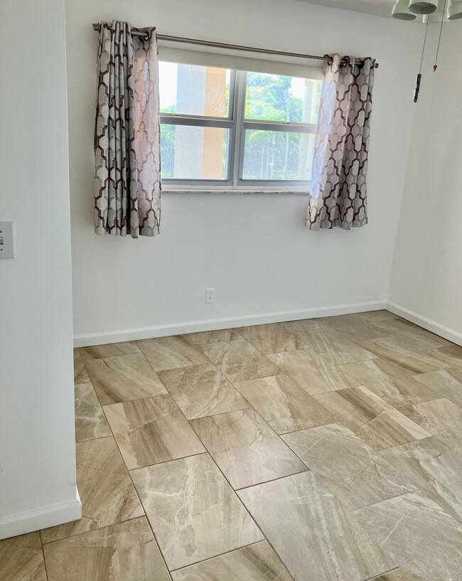 Building Photo - 3590 Via Poinciana