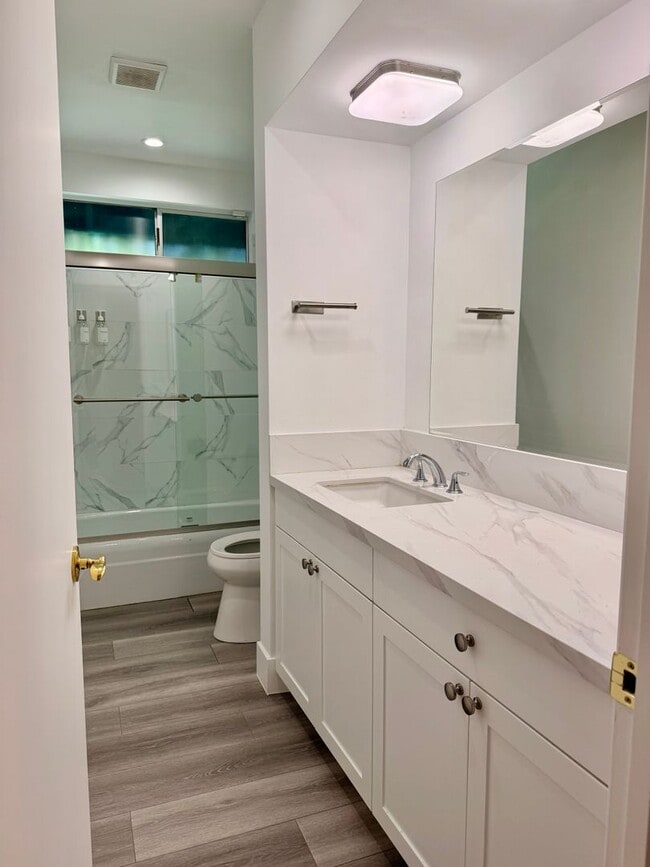 Building Photo - Gorgeous Encino Hills Home