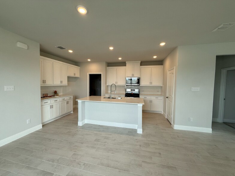 Building Photo - 1009 Tartane Dr