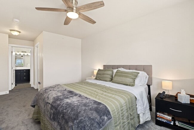 Building Photo - 2 Bed 3.5 Bath Townhome in Fort Collins!