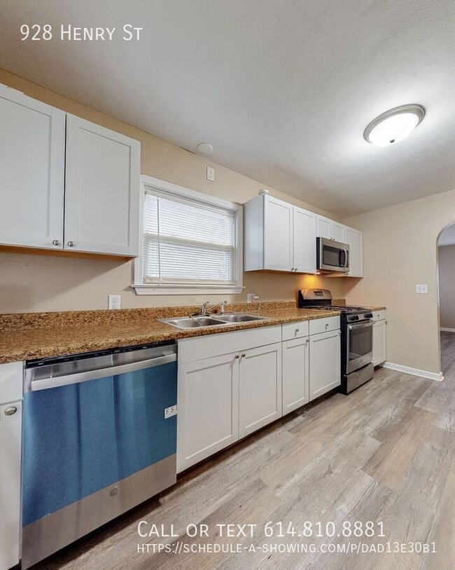 Building Photo - 928 Henry St