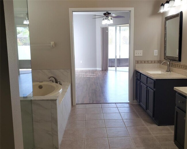 Building Photo - 25638 Ferdinand Ct