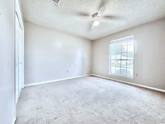 Building Photo - Beautiful Sherwood Oaks 3BR/2BA Home With Patio, Carport & Security Features!